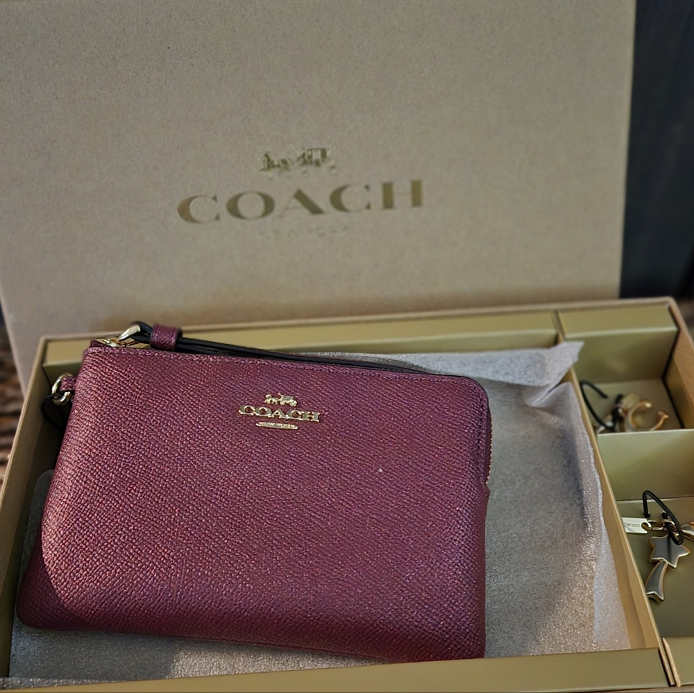 Coach Wristlet Black Cherry